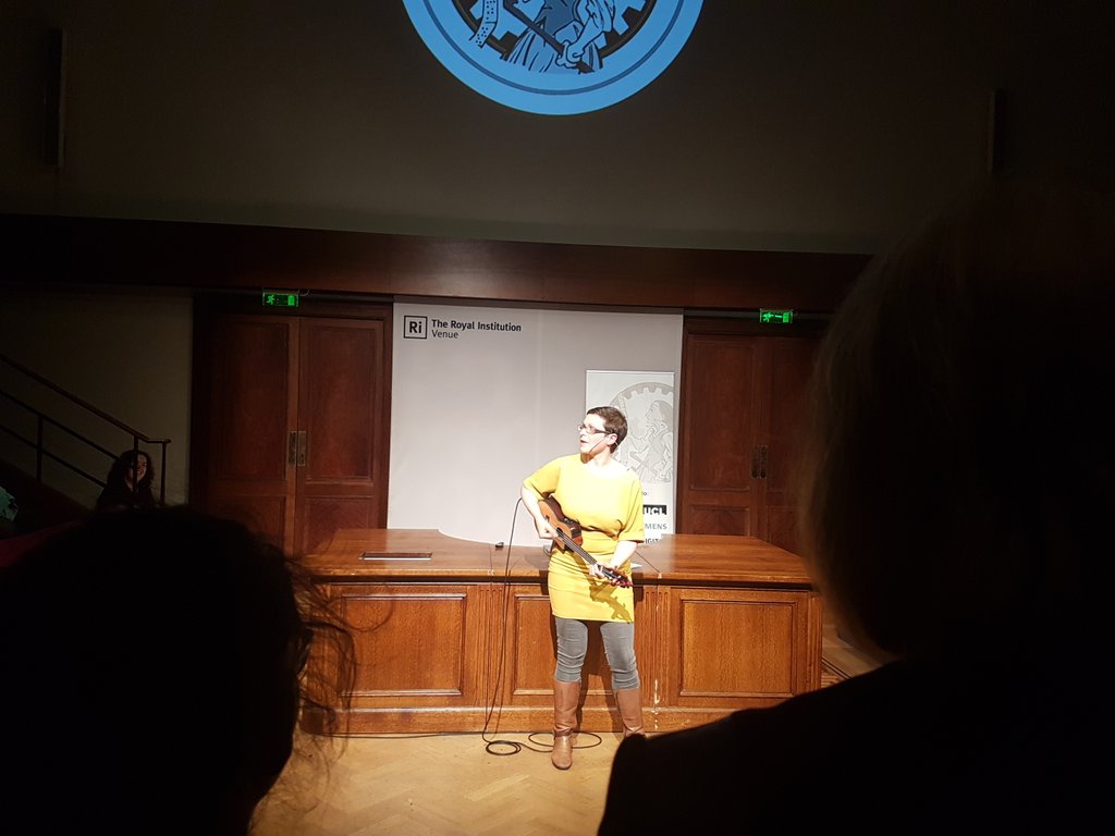 The table of elements song with @helenarney #Barium! #ALD17 https://t.co/Y5fnvd4gsu
