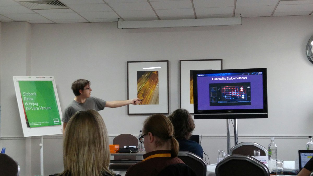 Michael James Scott demoes SpaceChem as an enjoyable intro to programming @rikkiprince  @FalmouthUni #HEASTEM16 https://t.co/e8mhGqXmBD