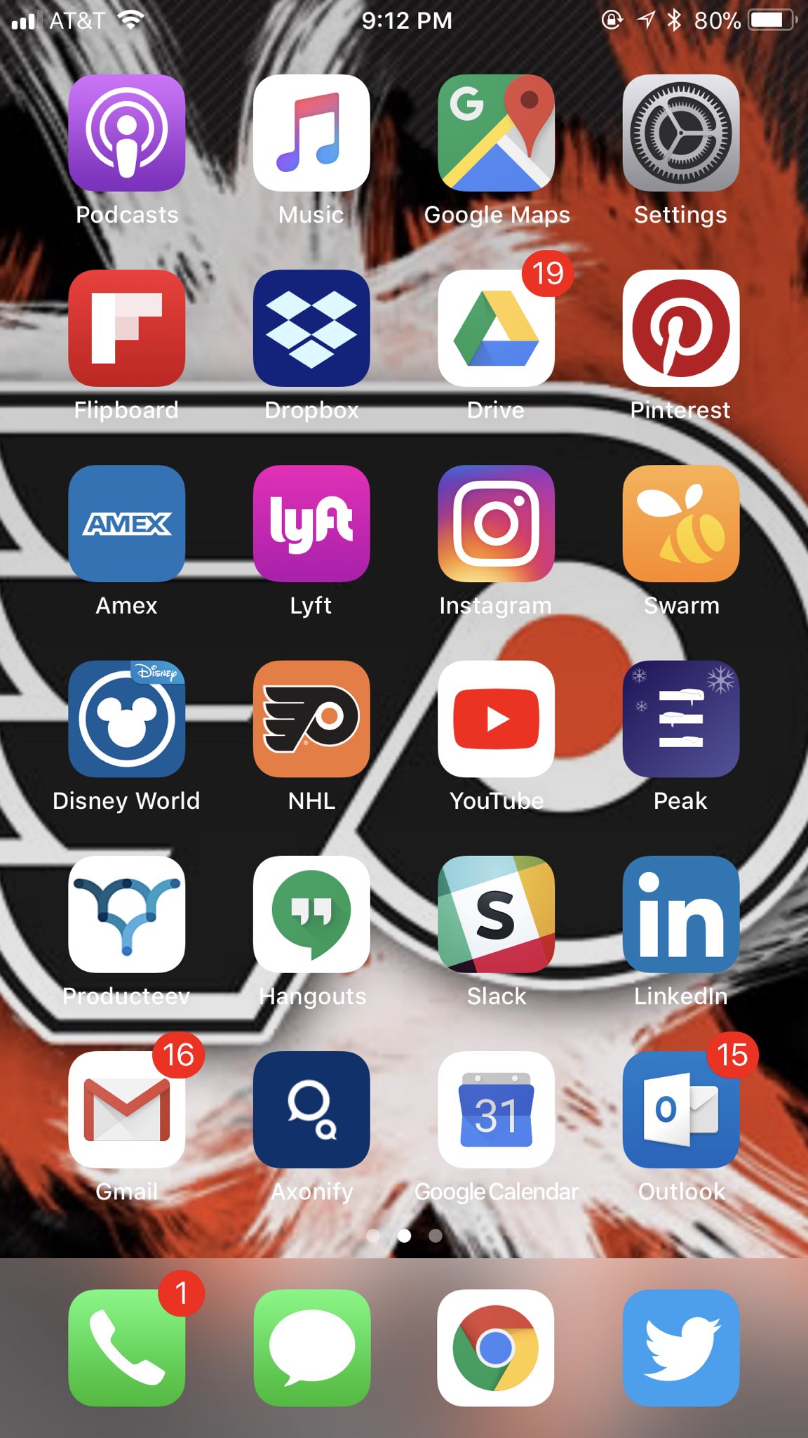 My first screen - daily (almost) use apps #lrnchat https://t.co/rzfHxYwXsi