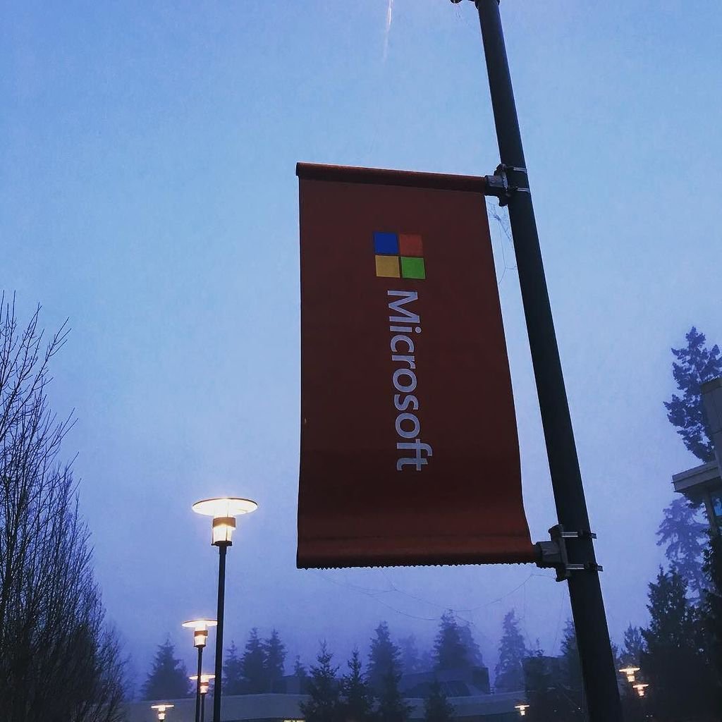 Snowy and cold morning on Microsoft campus, but excited to be in Redmond for our #OneNoteQ tweetmeet ! Join us on T… https://t.co/nF5INGdxmJ