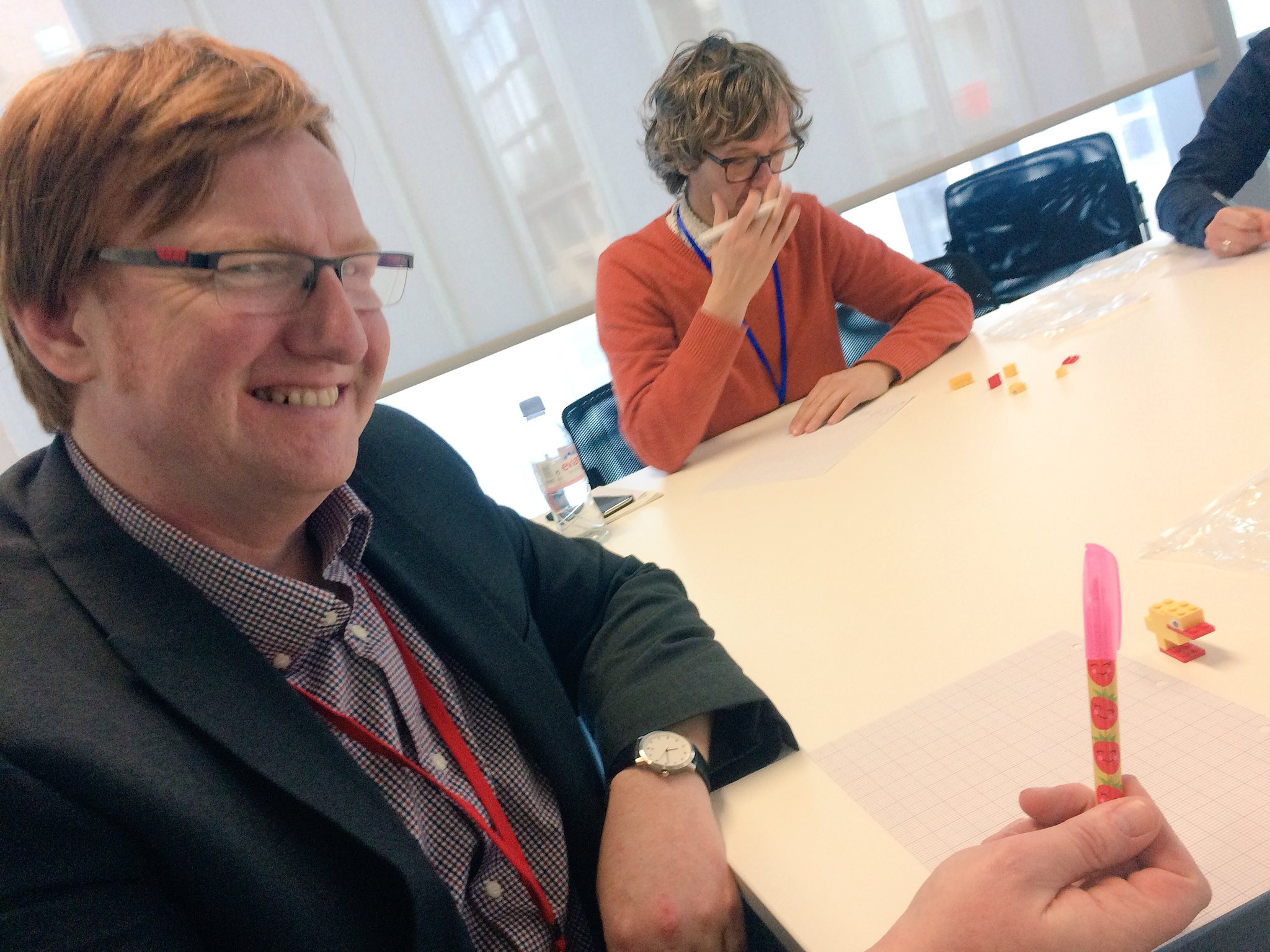 .@alexgspiers whips out his big pink pen #SocMedHE17 oh grow up everyone https://t.co/NeGSB0sLlx