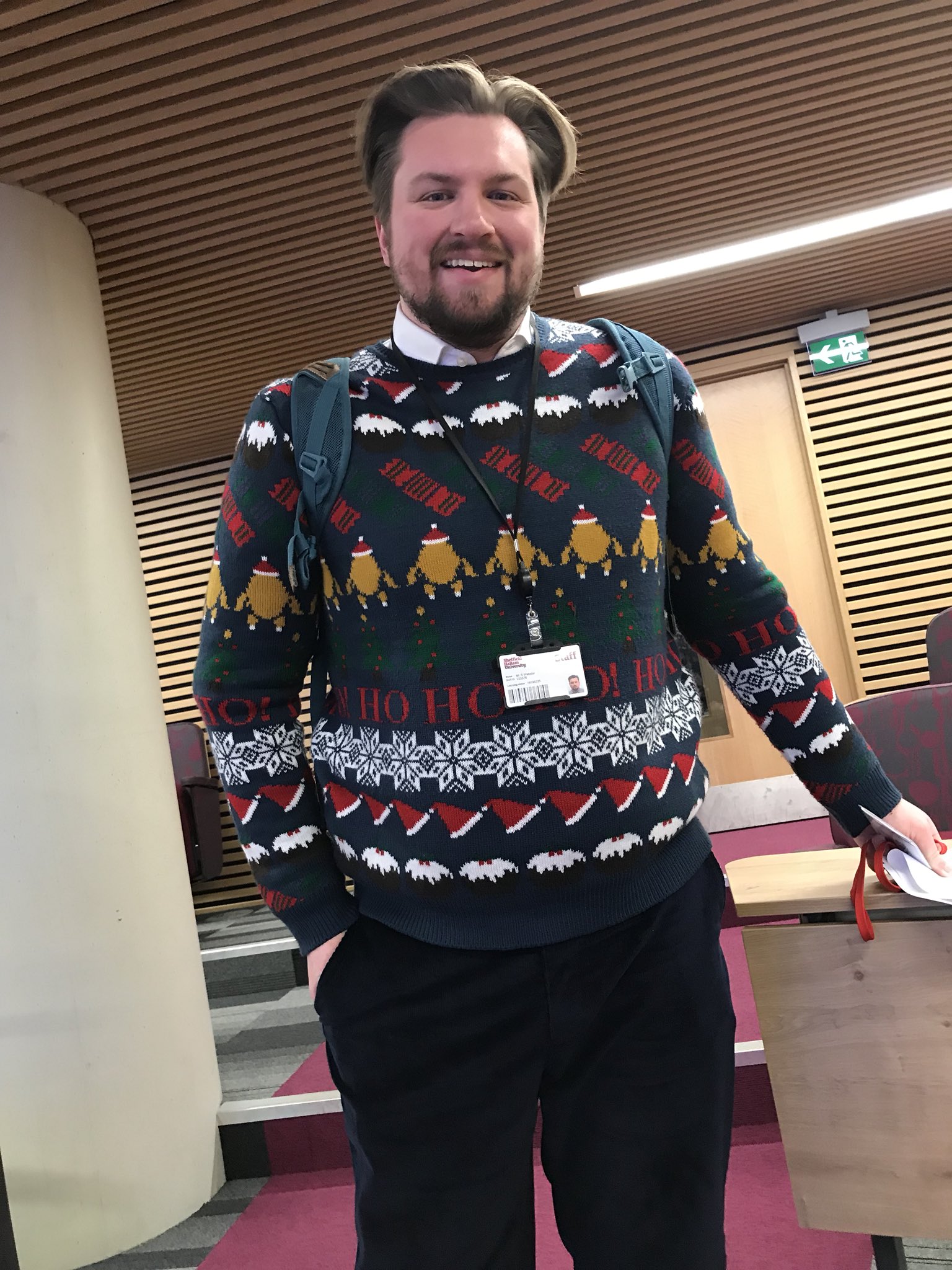 Rob looks resplendent in his Christmas jumper #SocMedHE17 https://t.co/yhidYTkNVV