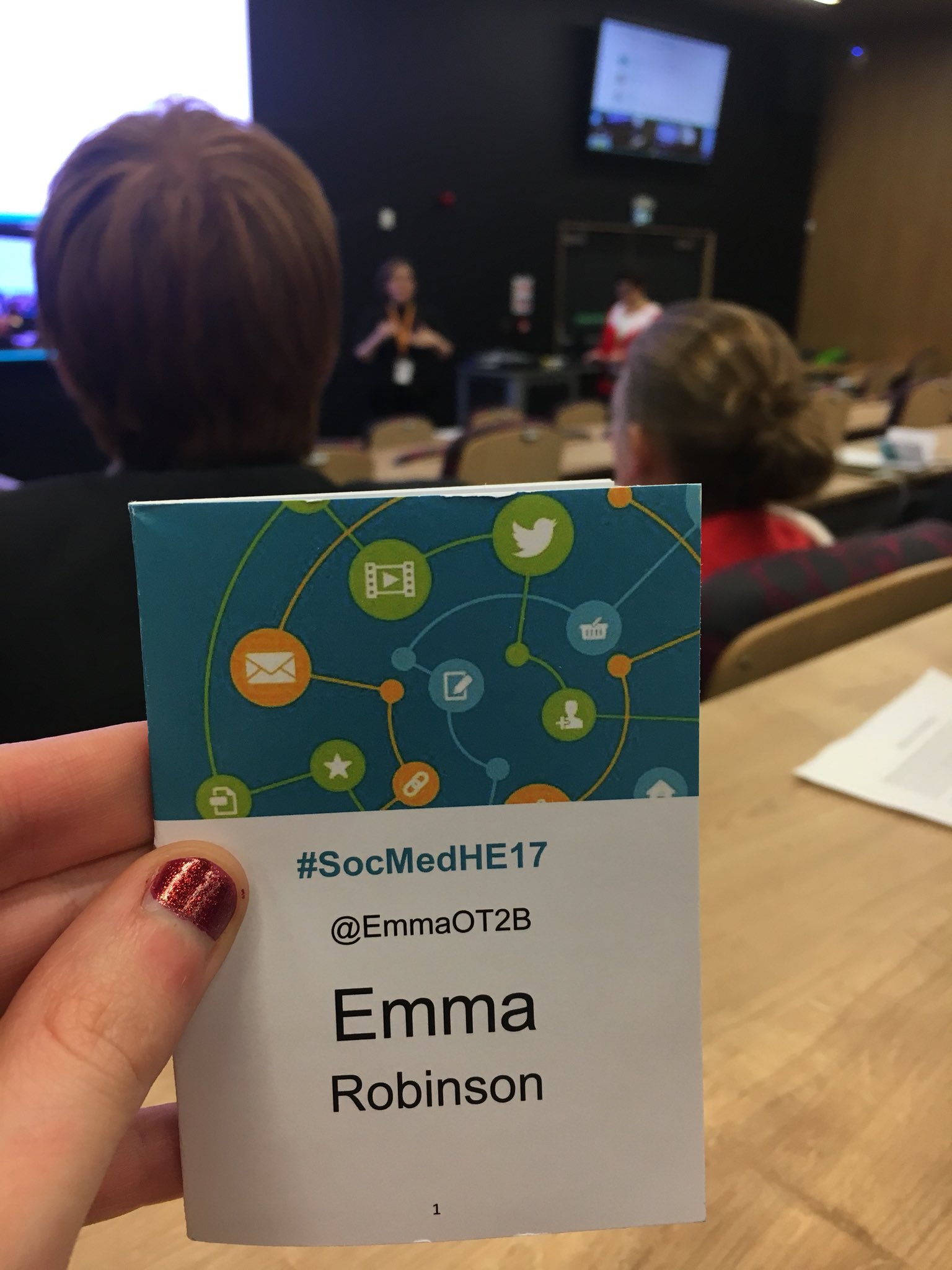 After a warm welcome to #SocMedHE17 looking forward to experiencing ‘build your own conference’ (BYOC) 😄 @SocMedHE https://t.co/TL8OPGYW7K